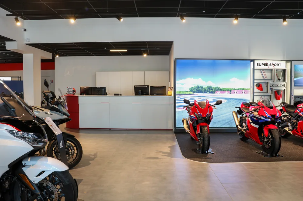 L'espace Super Sport et l'accueil du showroom Honda de Labège