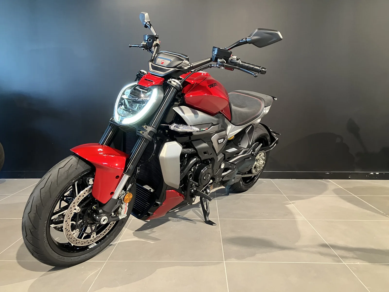 Ducati XDiavel V4 Burning Red
