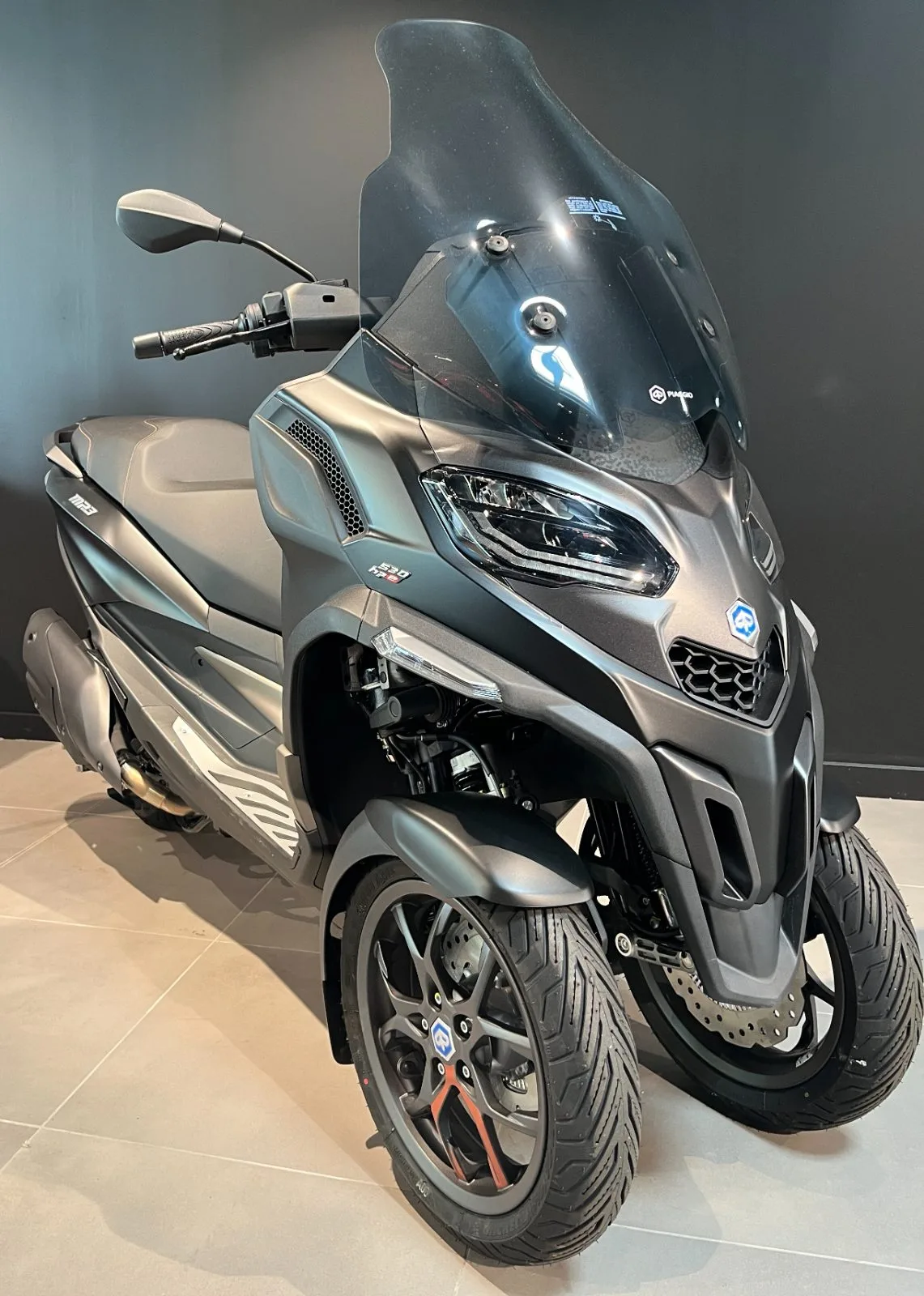 Piaggio MP3 530 HPE Exclusive RST22 E5